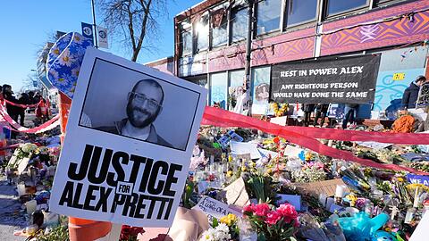 Tausende protestierten nach dem Tod zweier US-B&uuml;rger in Minneapolis durch Sch&uuml;sse von Bundesbeamten. (Archivbild)