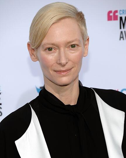 Der Stummfilm &bdquo;The Artist&ldquo; sahnt in Hollywood ab: Drei Tage vor der
Verleihung der Golden Globes punktete der Schwarz-Weiß-Film bei
wichtigen Kritiker-Preisen. Die AZ zeigt die besten Bilder von der Preisverleihung - zum Durchklicken!