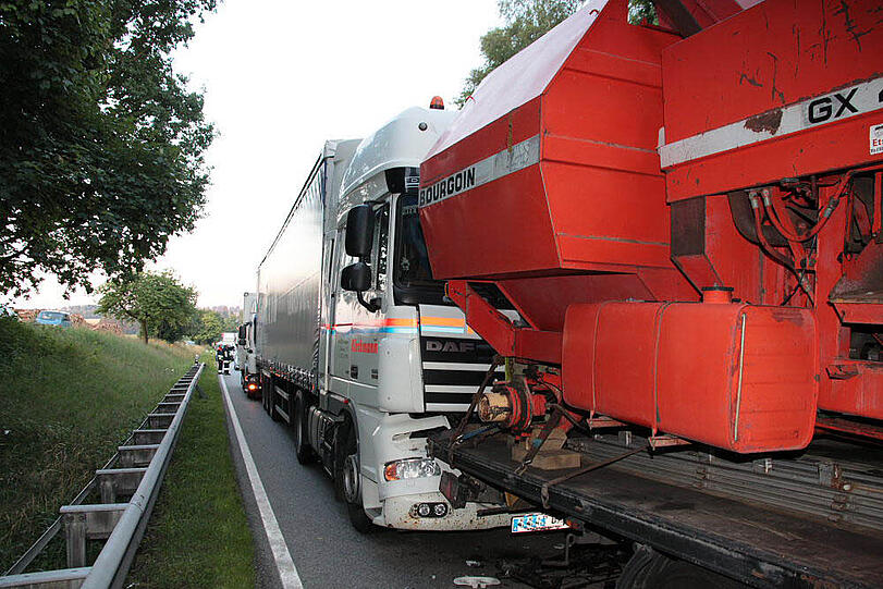 Reichertsheim: Massen-Crash: Hier krachen drei LKW ineinander - Bayern - Abendzeitung München