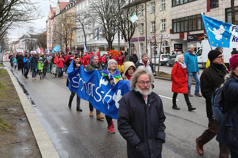 Die Ostermärsche sind eine lange Tradition, die jedes Jahr in zahlreichen deutschen Städten stattfinden.