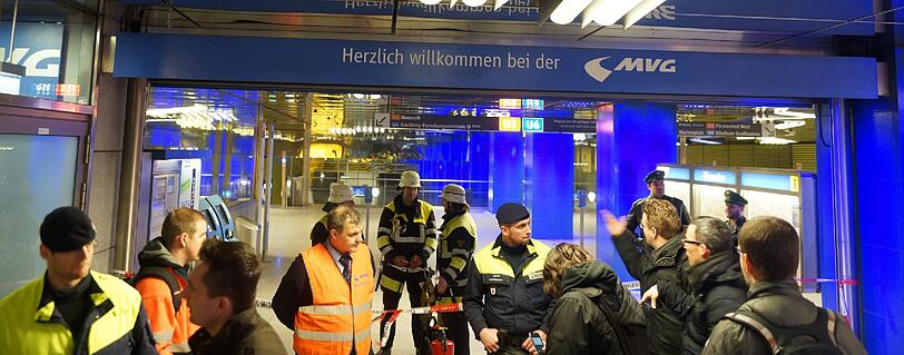 Weitere Bilder vom Feuerwehreinsatz an der U-Bahn-Haltestelle "Münchner Freiheit".