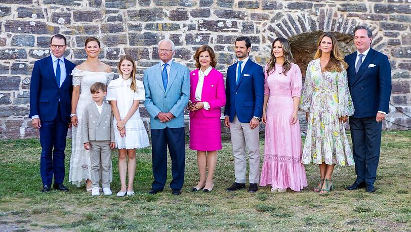 Die schwedische Königsfamilie zeigte sich an Victorias Ehrentag in der Borgholmer Burgruine.