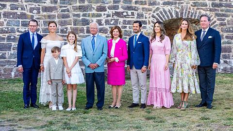 Die schwedische Königsfamilie zeigte sich an Victorias Ehrentag in der Borgholmer Burgruine.