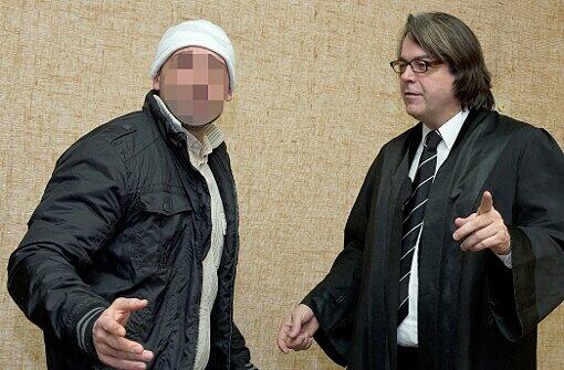 Der Erpresser von Otti Fischer, Ferdinando S. (40) mit seinem Anwalt Christian Lux, muss sich vor dem Münchner Landgericht verantworten.
