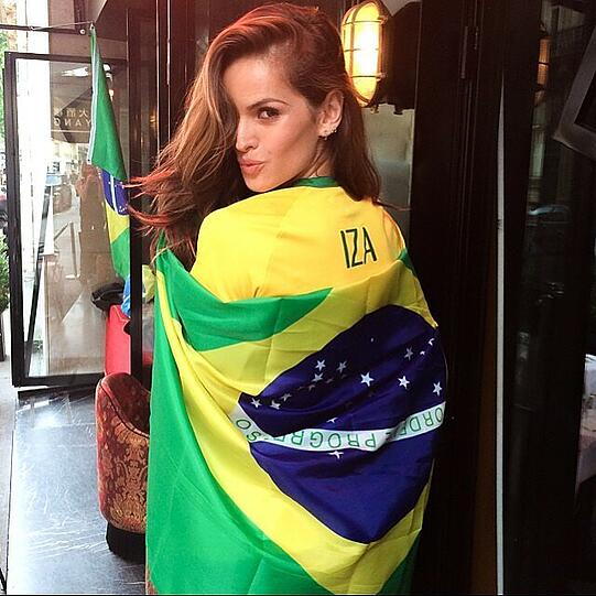 So sexy werden die Brasilianer bei der WM angefeuert: Topmodel Izabel Goulart
