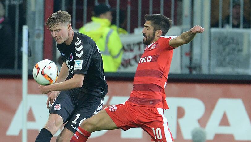 Düsseldorf-Profi Demirbay soll nach seinem Macho-Spruch gegenüber Schiedsrichterin Steinhaus ein Mädchen-Fußballspiel pfeifen. Düsseldorf-Profi Demirbay soll nach seinem Macho-Spruch gegenüber Schiedsrichterin Steinhaus ein Mädchen-Fußballspiel pfeifen.