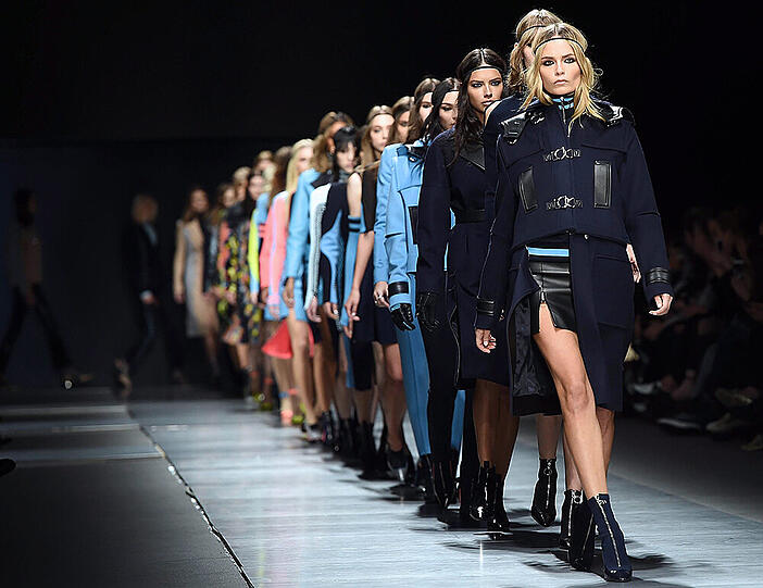 Kaum eine Show wurde so heiß erwartet, wie die von Versace. Die Bilder.