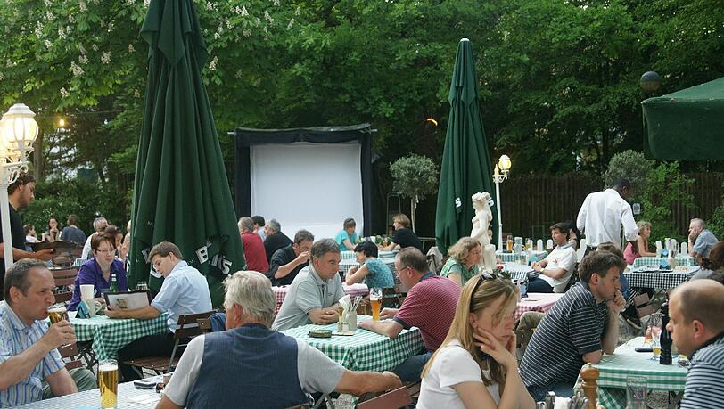 Auch das ist gemütliches Solln: Der Biergarten des Gasthauses zum Hirschen. Auch das ist gemütliches Solln: Der Biergarten des Gasthauses zum Hirschen.