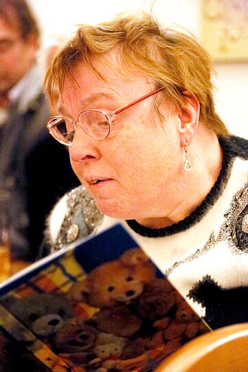Aus Ihrem poetischen mundartlichen Tagebuch liest Maria Sperber vor.