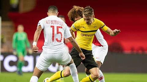 Spielte schon gegen den BVB: Han-Noah Massengo (hinten).