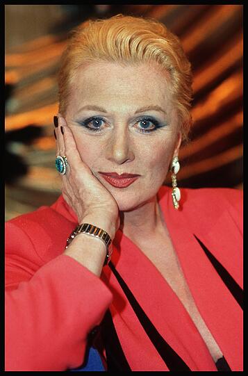 Margot Werner (08.12.1937 - 01.07.2012): Ihre Karriere begann am Ballett, bekannt wurde die österreichische Tänzerin und Sängerin jedoch in den 1970er Jahren durch ihre Fernsehauftritte und ihren Hit &bdquo;So ein Mann&ldquo;.