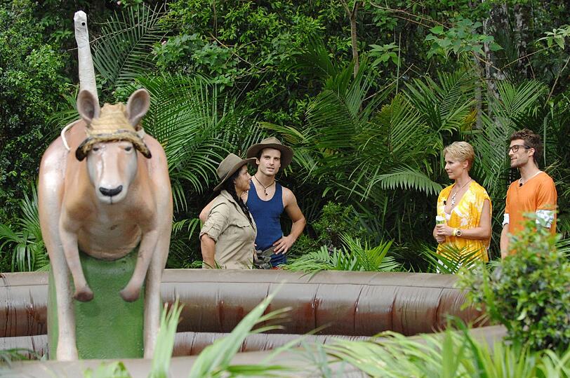 Patrick steigt auf das Wallaby. Es geht los.