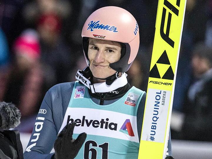 Karl Geiger aus Deutschland im Zielbereich. Foto: Alexandra Wey/KEYSTONE/dpa/Archiv