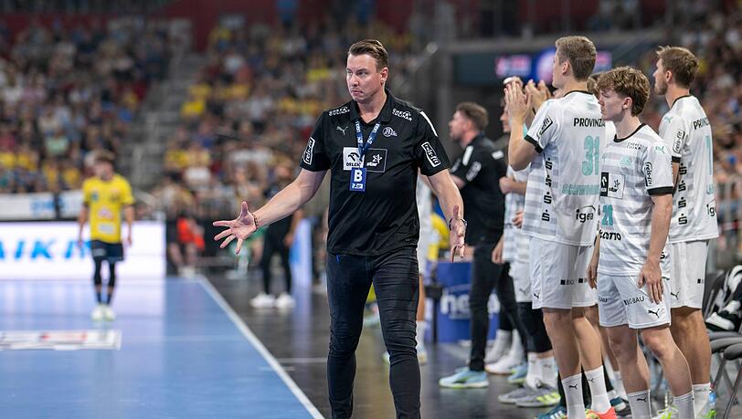 Trainer Filip Jicha und seine Kieler setzten sich gegen Gummersbach deutlich mit 41:30 durch.