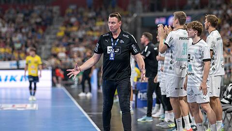 Trainer Filip Jicha und seine Kieler setzten sich gegen Gummersbach deutlich mit 41:30 durch.