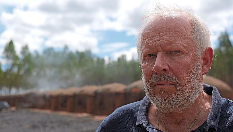 Klemens Stadler (Axel Milberg) ist im ARD-Thriller "Verschollen" auf der Suche nach seinem Sohn Jan und hat im brasilianischen Cerrado-Gebiet ein verborgenes angebliches Klima-Projekt gefunden.