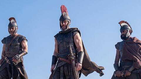 Matt Damon (M.) als Odysseus in "Die Odyssee".