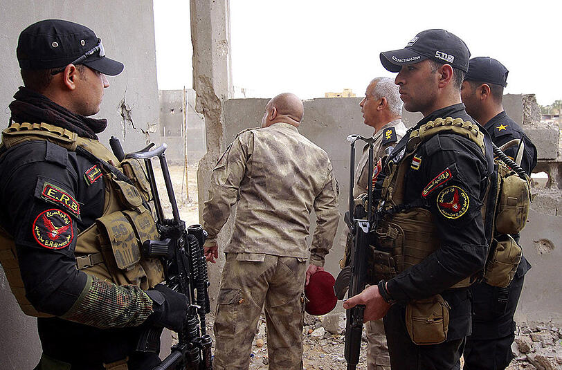 Irakische Soldaten in der umkämpften Stadt Ramadi. Nachdem ca 70 Kilometer nördlich eine irakische Militärbasis von SI-Kämpfern eingenommen wurde, töteten die Terroristen 185 Soldaten.