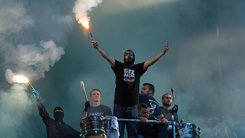 Wegen des Pyro-Vorfalls musste die Partie der Löwen kurzzeitig unterbrochen werden.
