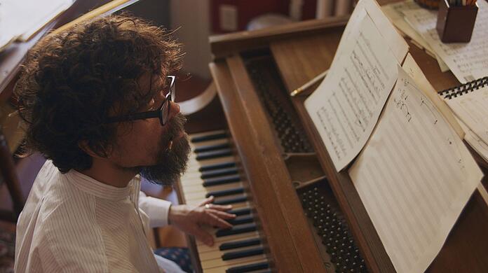 Peter Dinklage spielt im Film "She Came to Me" einen Komponisten.