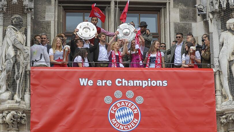 Doppelt hält besser: 2016 feierten die Bayern-Profis das letzte Mal zusammen mit ihren Kolleginnen aus der Frauenabteilung die Meisterschaften. Diesmal schwächelt das Team von Thomas Tuchel.