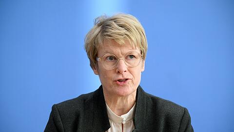 Wirtschaftswissenschaftlerin Veronika Grimm bei einer Pressekonferenz.