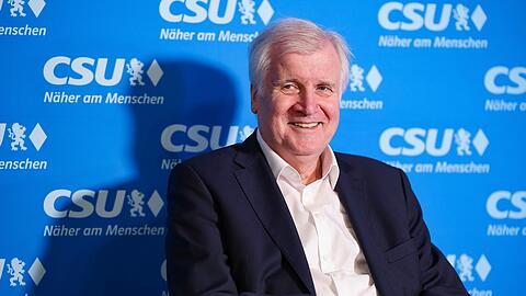 Horst Seehofer, ehemaliger bayerischer Ministerpräsident, lacht bei einer Wahlkampfveranstaltung der CSU zur Europawahl. (zu dpa: „Bundestagsausschuss befragt Seehofer“) +++ dpa-Bildfunk +++