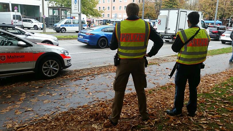 Der Täter verletzte an insgesamt sechs Tatorten mit einem Messer vier Menschen.