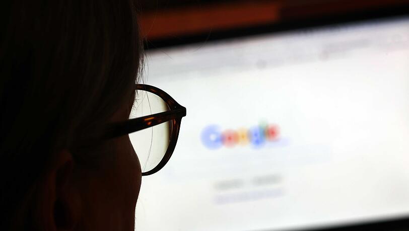 Die Google-Suche wird künftig bei bestimmten Anfragen eine "Übersicht mit KI" als Antwort liefern. (Archivbild)