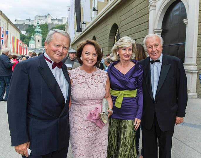 Claudia Hübner und Wolfgang Porsche mti Freunden