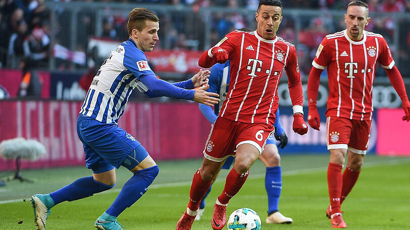 Thiago Alcantara: Note 4. Zweites Spiel nach der Verletzungspause seit Ende November. Zuständig für die Spieleröffnung holte er sich die Bälle weit in der eigenen Hälfte. Lief in der Rückwärtsbewegung einige Bälle ab. Man merkt, dass ihm noch Rhythmus und Sicherheit fehlen. Heynckes nahm ihn nach 75 Minuten runter.