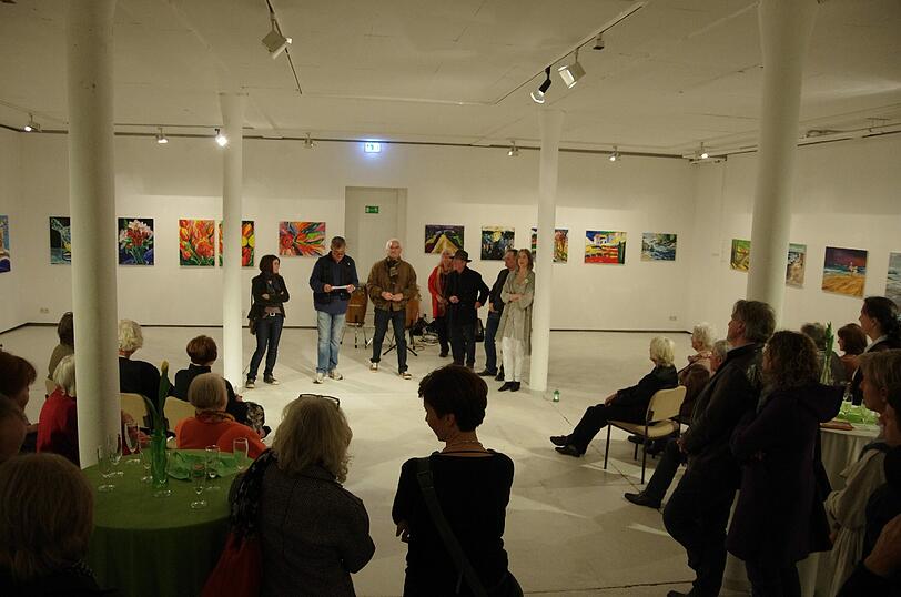 Die Vorstellung der Künstler bei der Vernissage in den Kulturräumen UBO 9.