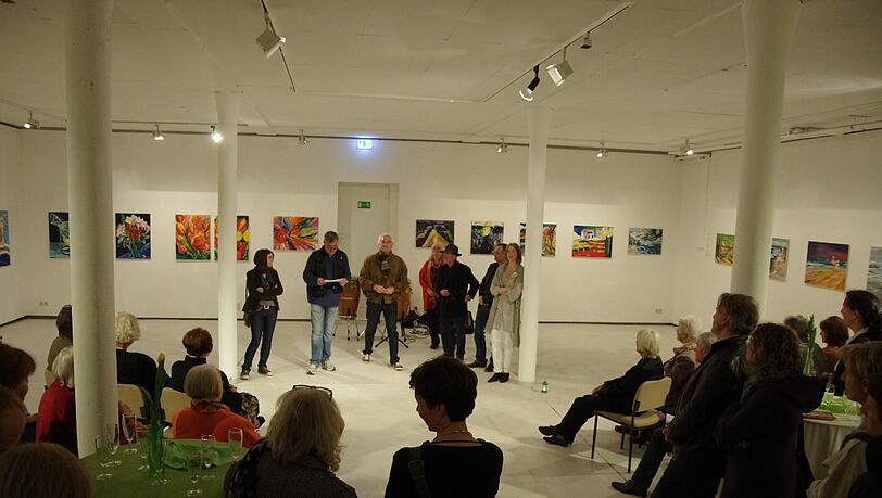 Die Vorstellung der Künstler bei der Vernissage in den Kulturräumen UBO 9. Die Vorstellung der Künstler bei der Vernissage in den Kulturräumen UBO 9.