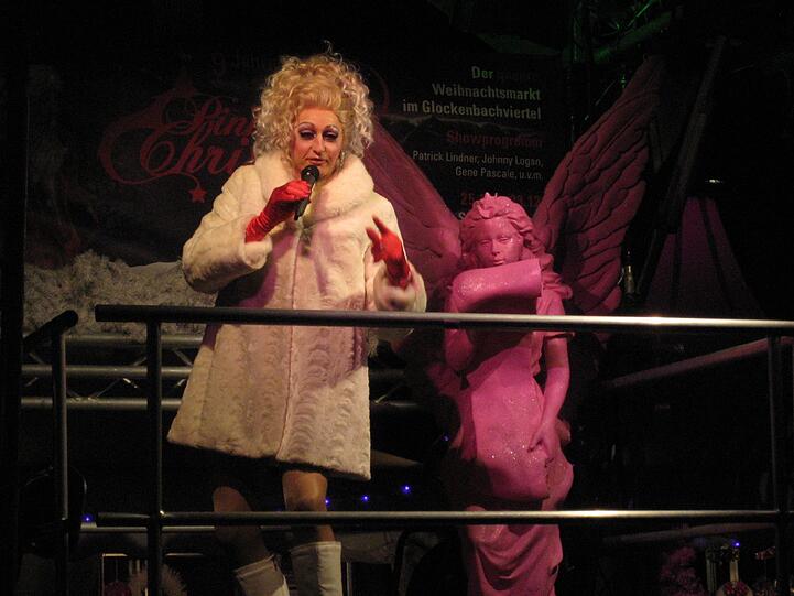 Schriller Auftritt: Chantal G. beim Pink Christmas.