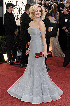 Preisverleihungen wie die Golden Globes dienen den Stars ganz nach dem Motto: "Sehen und gesehen werden" - so auch Schauspielerin Drew Barrymore in einem eleganten hellblauen Abendkleid.