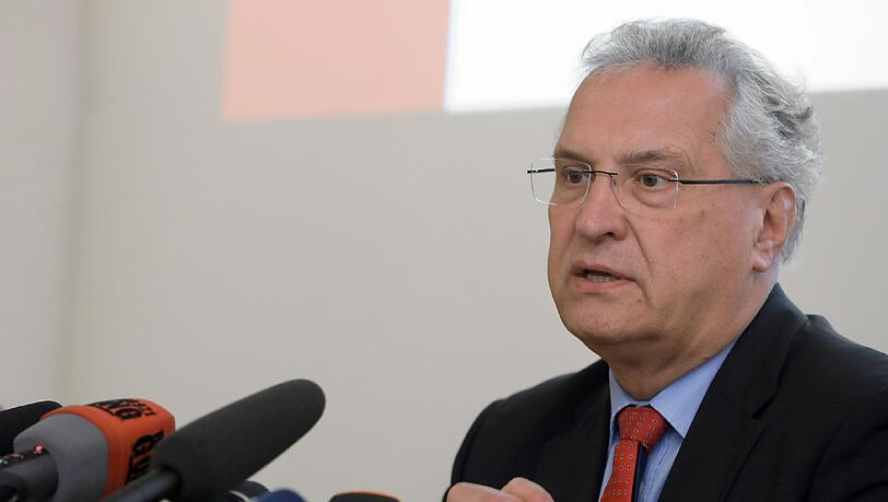 Innenminister Herrmann wird heute seinen Reichsbürger-Report vorlegen. Innenminister Herrmann wird heute seinen Reichsbürger-Report vorlegen.