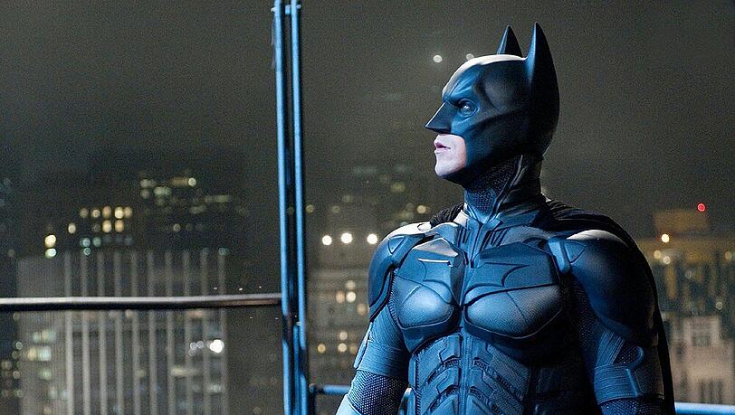 Bruce Wayne alias Batman (Christian Bale) verteidigt bei RTL Gotham City gegen den Terroristen Bane (Tom Hardy) Bruce Wayne alias Batman (Christian Bale) verteidigt bei RTL Gotham City gegen den Terroristen Bane (Tom Hardy)