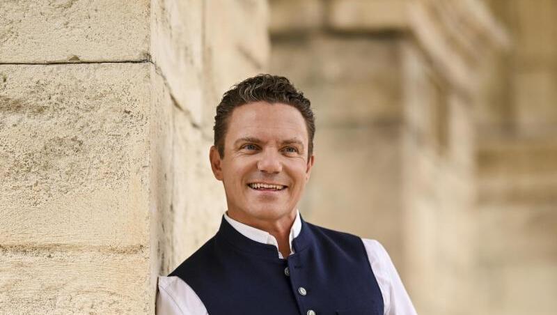 Nur noch zwölf statt 16 Mal wird Stefan Mross im kommenden Jahr durch die ARD-Show "Immer wieder Sonntags" führen.