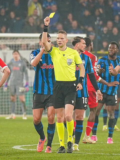 Neben Michael Olise sah auch Joshua Kimmich in Bergamo eine Gelbe Karte wegen Zeitspiels, was ihm eine Sperre einbrachte.