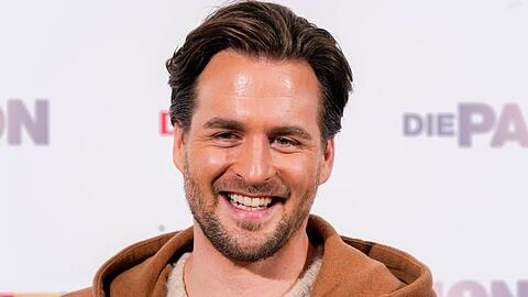 Alexander Klaws hat mit seiner Frau Nadja Scheiwiller drei Söhne.