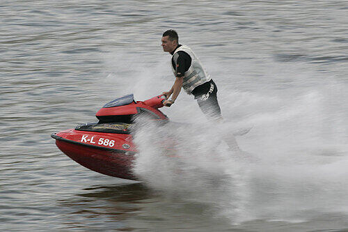 Ein  gefährliches Vergnügen: Jetski-Fahren.