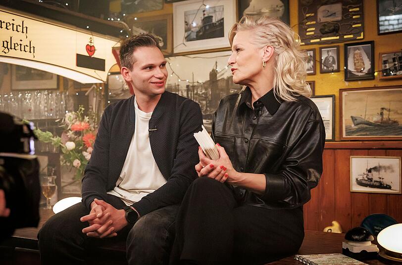 Auch in der "Late Night" auf dem Schirm: Am Donnerstag, 30. Juli (22.50 Uhr), ist Fabian K&ouml;ster Gast von Ina M&uuml;ller in deren Kultformat "Inas Nacht".