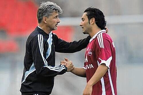 Der  Ex-Torwart und sein Knipser vom Dienst:  Für Club II-Trainer  René Müller und Ahmet Kulabas (rechts) läuft es derzeit perfekt.