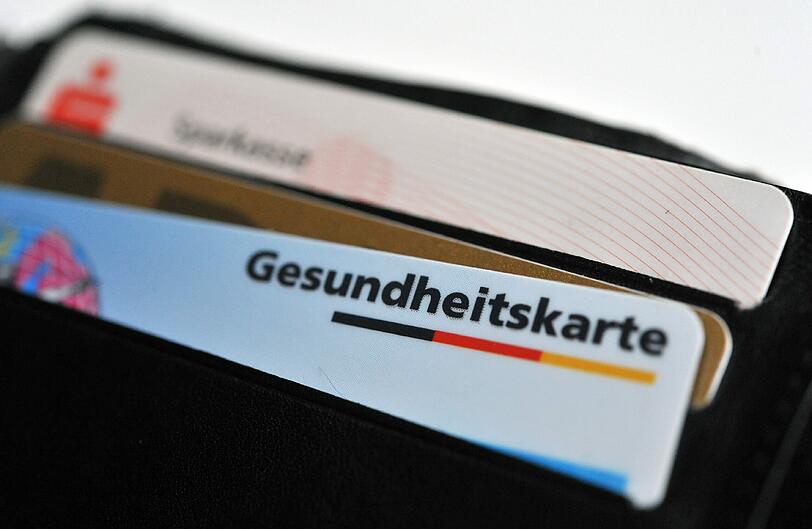 . . . Platz 10: Gesundheitskarte; KS: +208 Prozent;
Seit Jahresbeginn im Einsatz. Sollte bereits 2006 eingeführt werden. Mehrkosten. 3,4 Milliarden Euro.