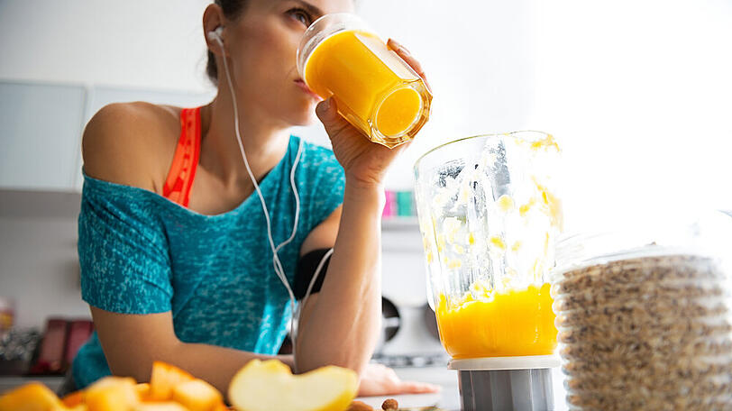 Regelmäßige Fitnesseinheiten und ausreichend Trinken gehören zum Großputz im Körper dazu