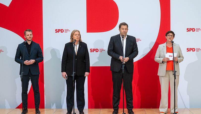 Neue erste Reihe bei der SPD: Tim Klüssendorf, Bärbel Bas und Lars Klingbeil. Die außen stehende Co-Parteichefin Saskia Esken tritt nicht mehr an.