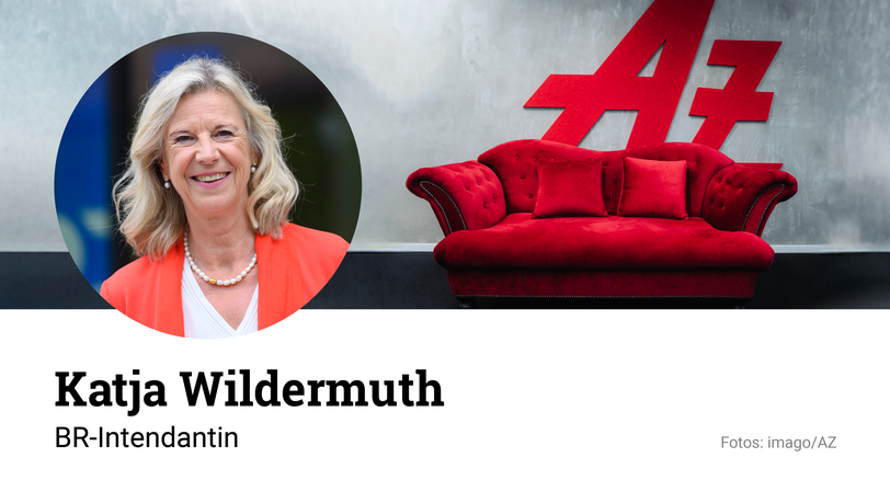 Auf der roten Couch nimmt Platz Katja Wildermuth – am 11. November 2025 im Deutschen Theater.
