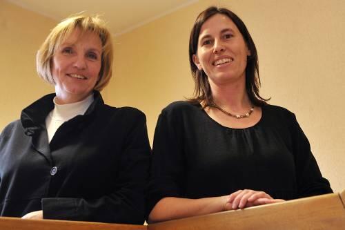 Sie helfen, wenn's um die Pflegestufe geht: Anke Gries-Borch (l.) und Sabine Zimmermann.