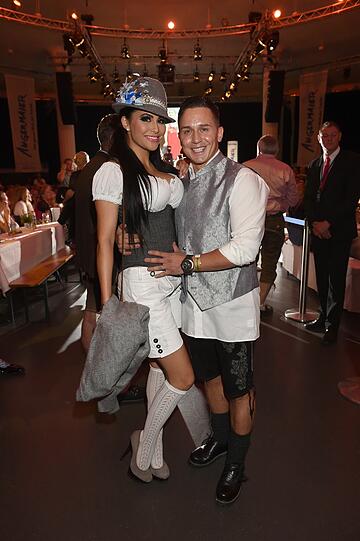 Playmate Mia Gray und Ex-DSDS-Kandidat Oliver Kobs