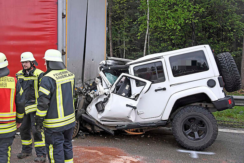 Bei einem Auffahrunfall auf der A8 bei Brunnthal ist am Freitagmorgen ein Mann ums Leben gekommen.